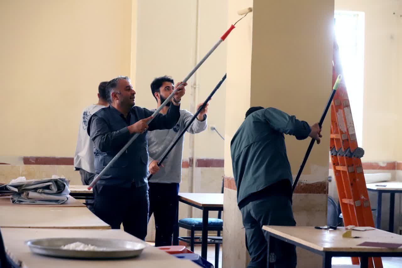 رنگ زندگی روی دیوار مدارس؛ جهاد آموزشی در آذربایجان‌شرقی ادامه دارد
