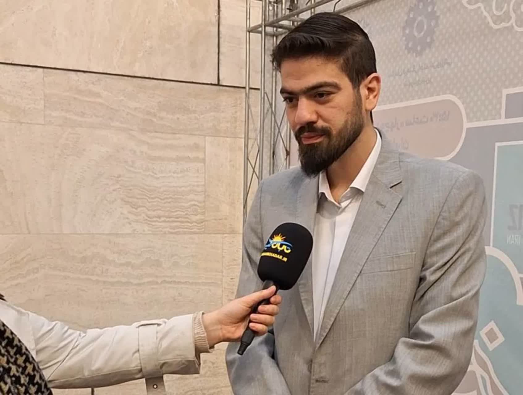 فرزند شهید آل‌هاشم: جای پدرم خالیست